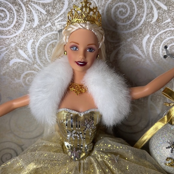 SPECIAL 2000 EDITION CELEBRATION BARBIE FIRST IN A SERIES FOR THE 21st CENTURY - Picture 5 of 17
